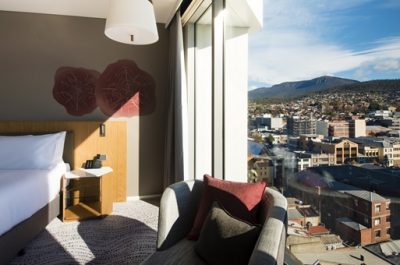 Crowne-Plaza-Hobart-guest-room
